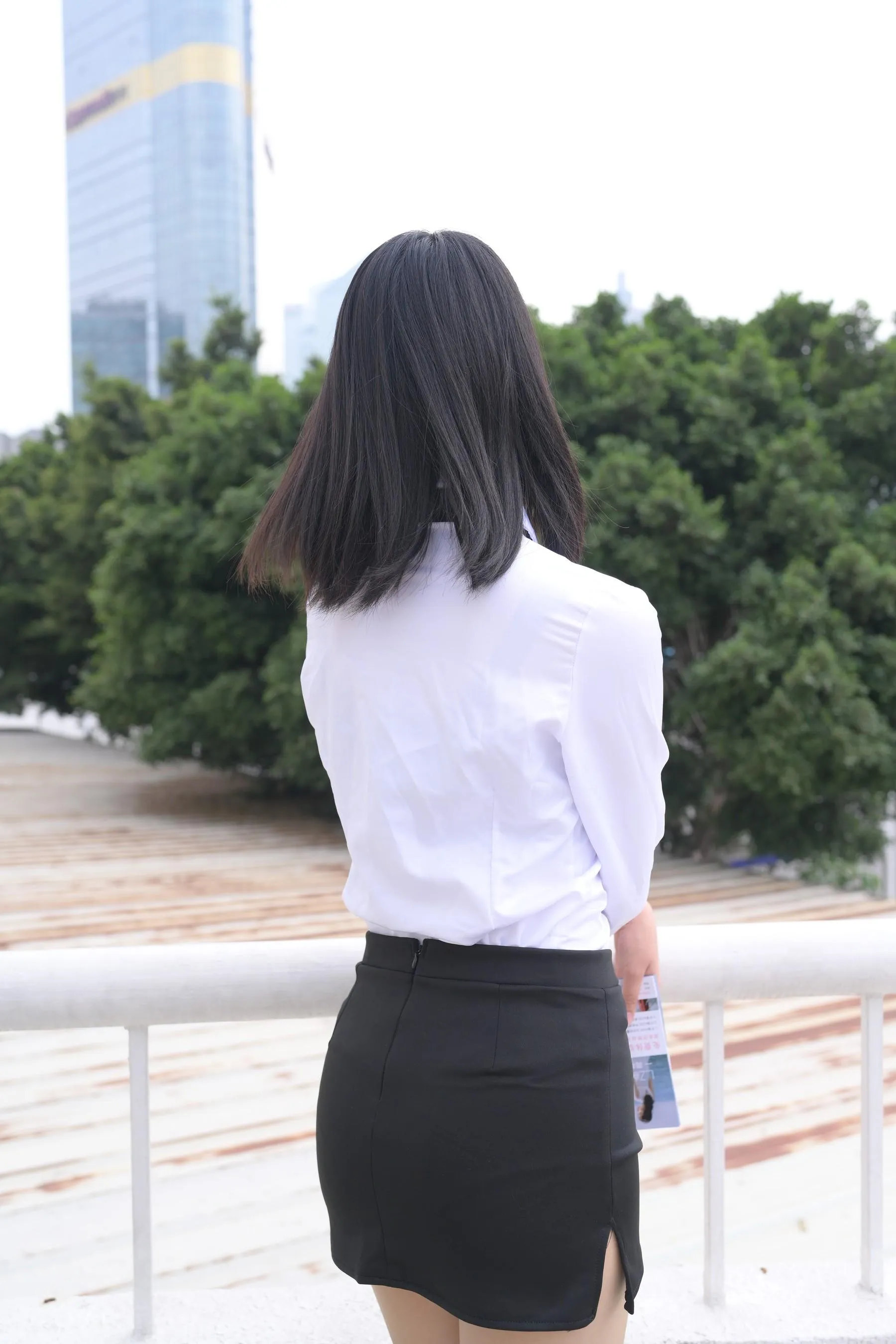 [魔镜街拍] NO.084 程生街拍-商城推销美女长腿肉丝制服 [456P]插图